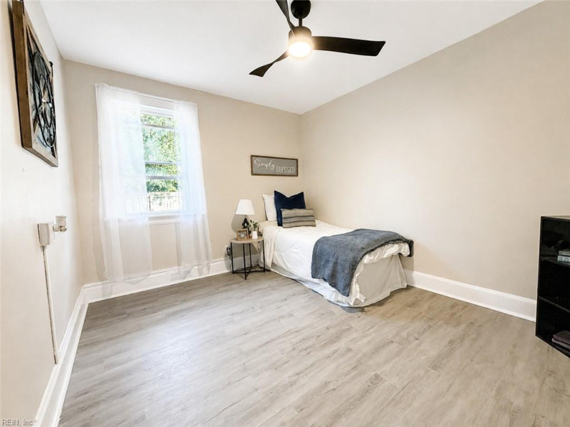 Photo 13 of 23 residential for sale in Portsmouth virginia