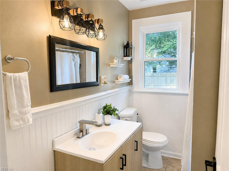 Photo 14 of 23 residential for sale in Portsmouth virginia