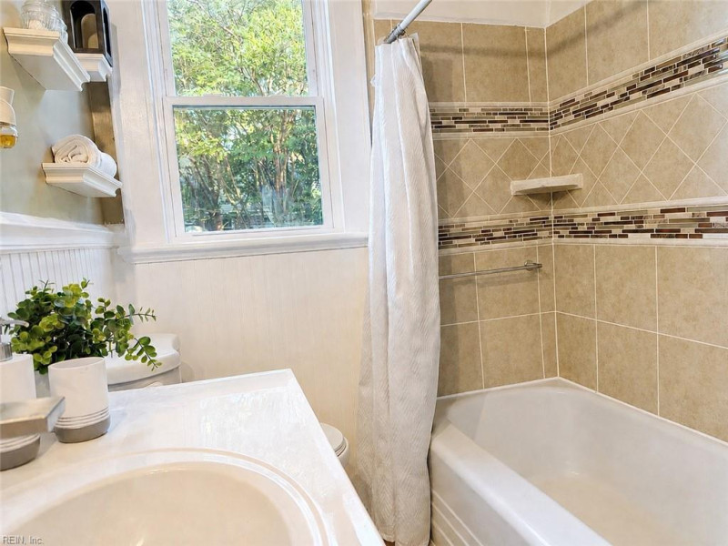Photo 15 of 23 residential for sale in Portsmouth virginia