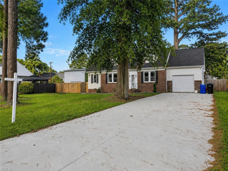 Photo 3 of 23 residential for sale in Portsmouth virginia