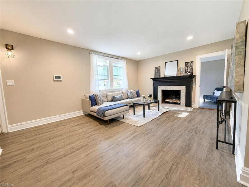 Photo 5 of 23 residential for sale in Portsmouth virginia