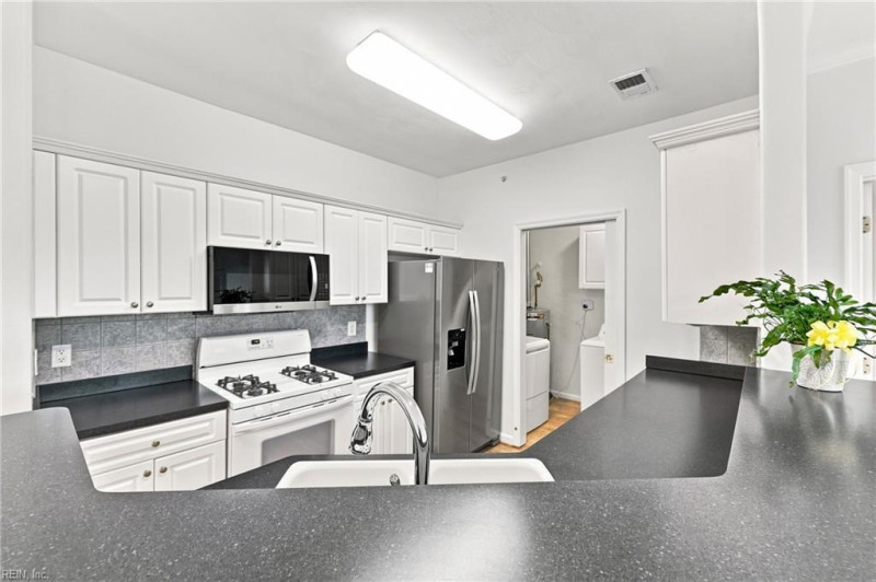 Photo 10 of 41 residential for sale in Virginia Beach virginia