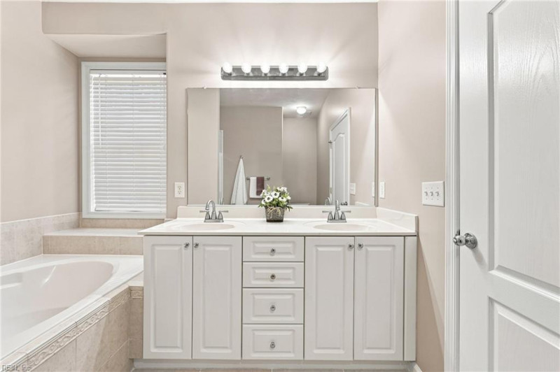 Photo 17 of 41 residential for sale in Virginia Beach virginia