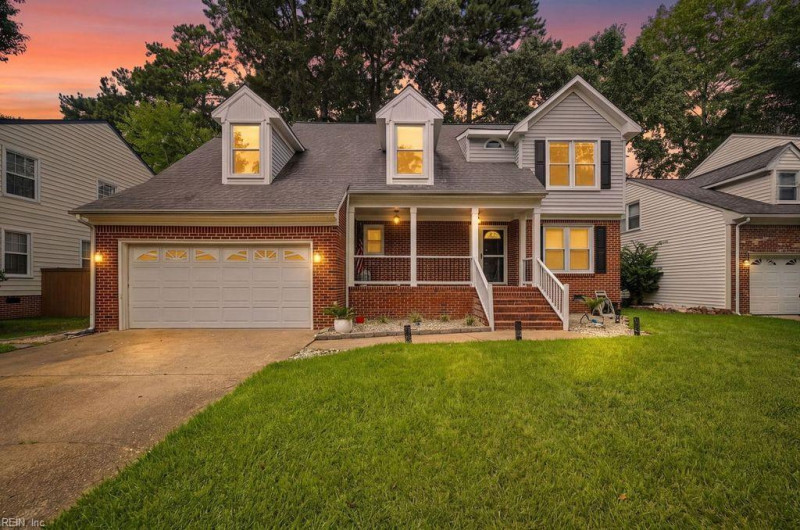 Photo 2 of 11 residential for sale in Chesapeake virginia