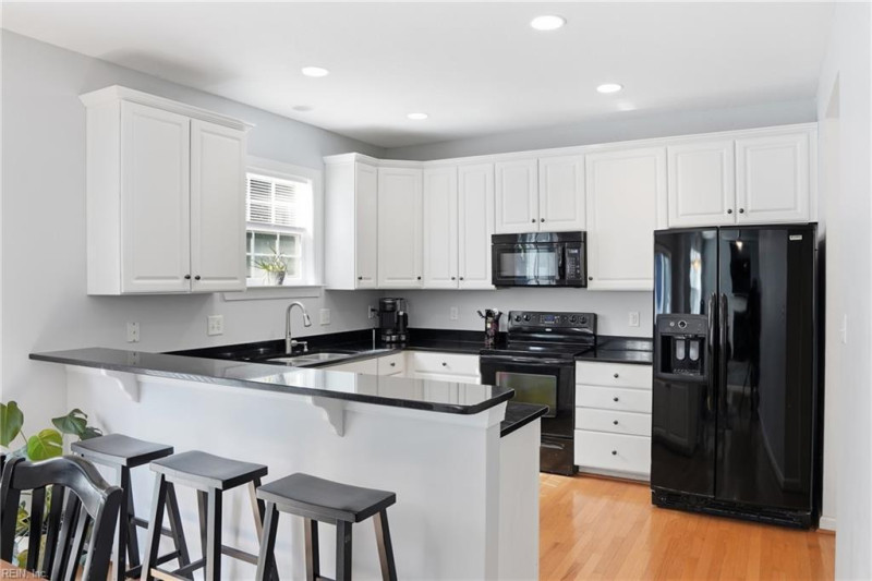 Photo 10 of 26 residential for sale in Poquoson virginia