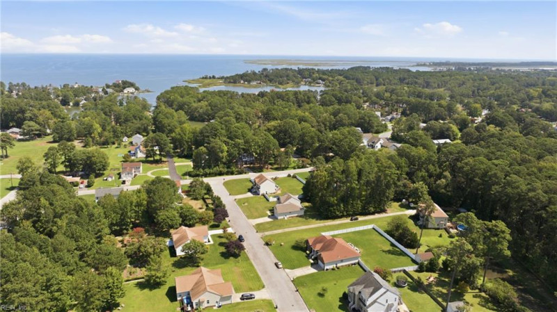 Photo 4 of 26 residential for sale in Poquoson virginia
