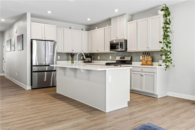 Photo 7 of 41 residential for sale in Chesapeake virginia
