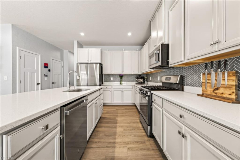 Photo 8 of 41 residential for sale in Chesapeake virginia