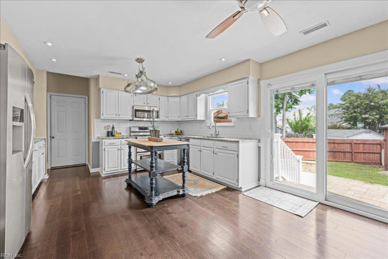 Photo 15 of 49 residential for sale in Chesapeake virginia