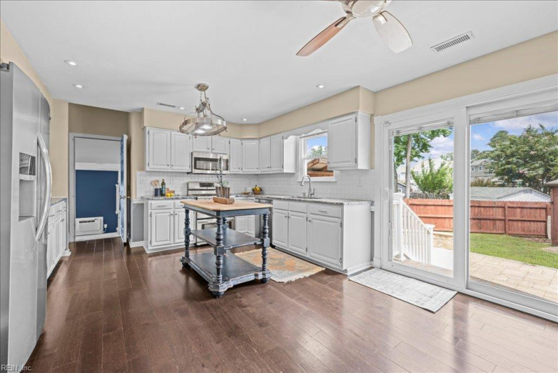 Photo 16 of 49 residential for sale in Chesapeake virginia