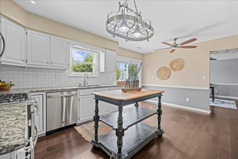 Photo 17 of 49 residential for sale in Chesapeake virginia