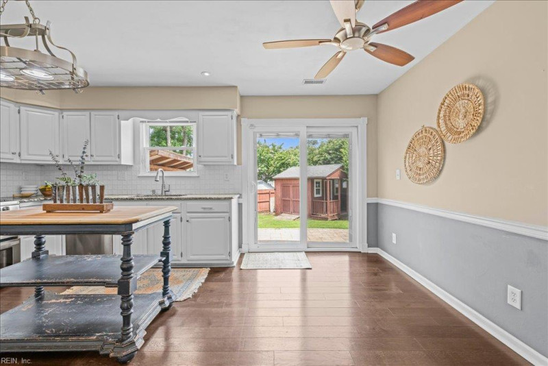 Photo 18 of 49 residential for sale in Chesapeake virginia