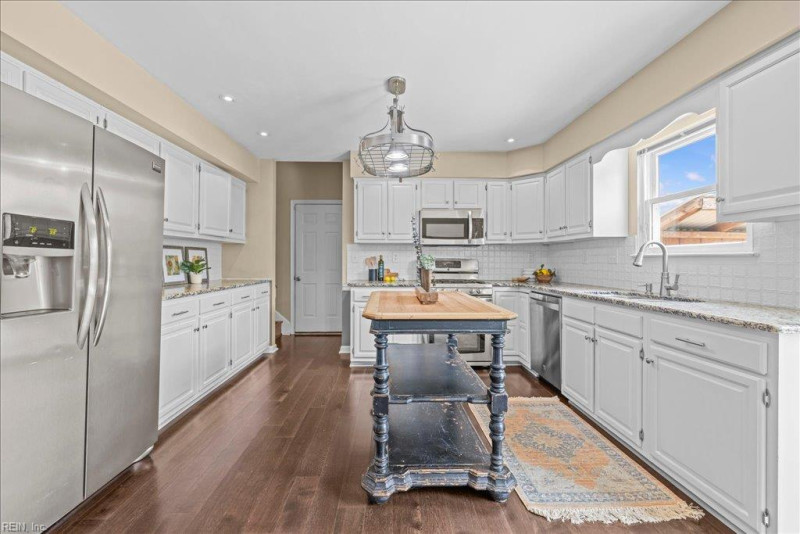 Photo 19 of 49 residential for sale in Chesapeake virginia