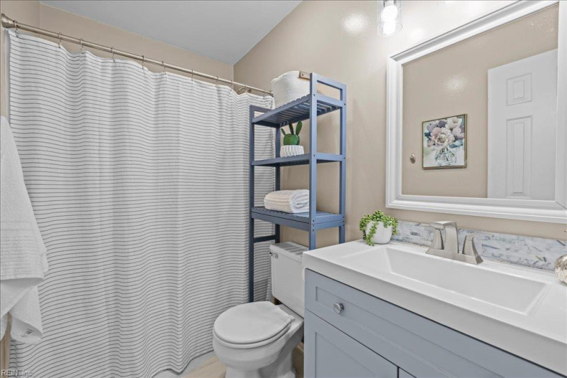 Photo 20 of 49 residential for sale in Chesapeake virginia