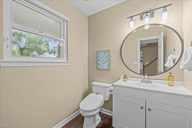 Photo 5 of 49 residential for sale in Chesapeake virginia