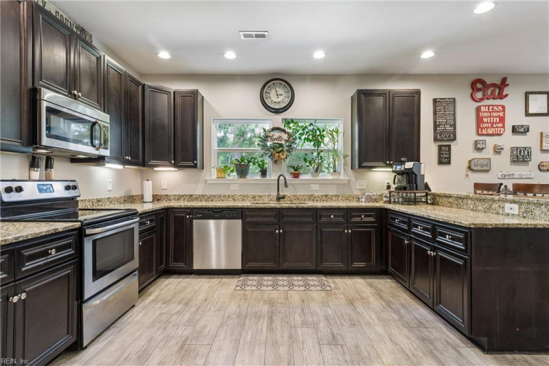 Photo 12 of 50 residential for sale in Poquoson virginia
