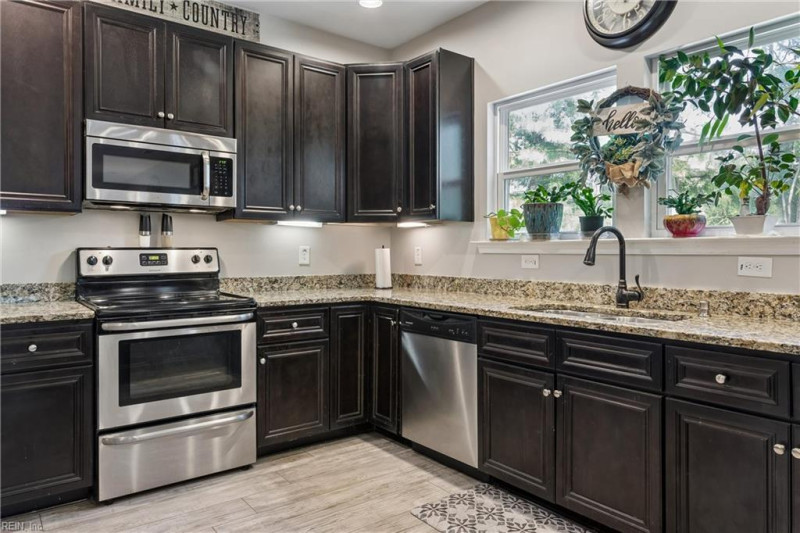 Photo 13 of 50 residential for sale in Poquoson virginia
