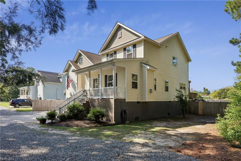 Photo 2 of 50 residential for sale in Poquoson virginia