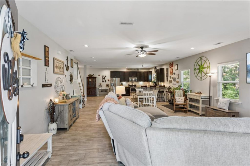 Photo 4 of 50 residential for sale in Poquoson virginia