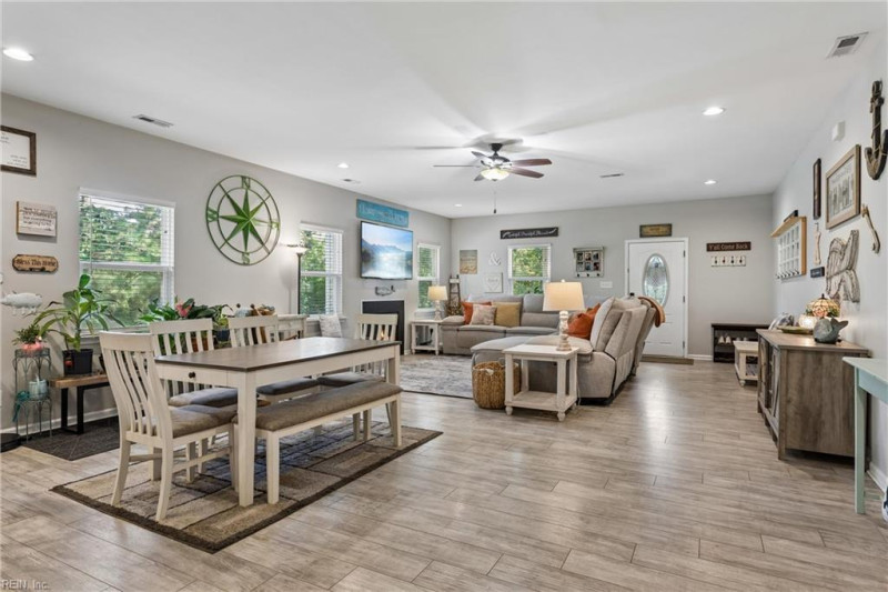 Photo 5 of 50 residential for sale in Poquoson virginia