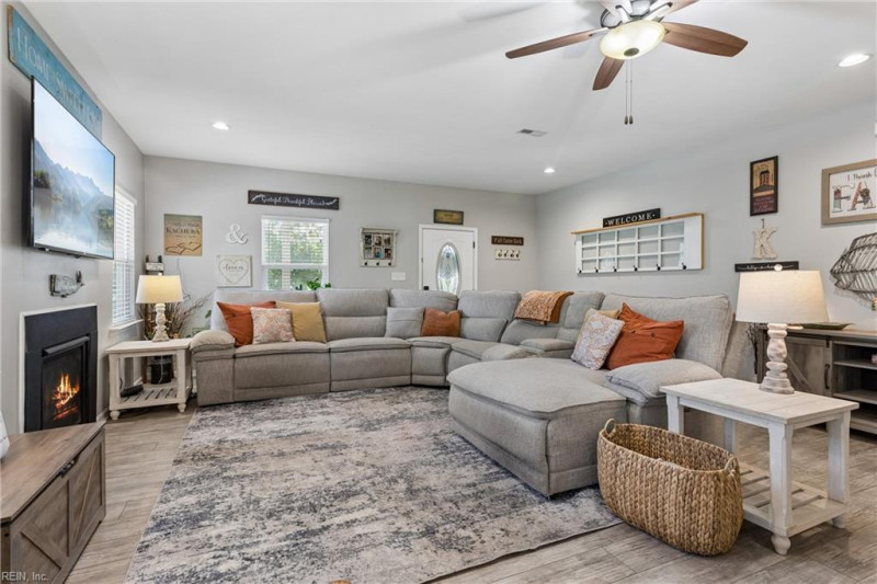 Photo 6 of 50 residential for sale in Poquoson virginia