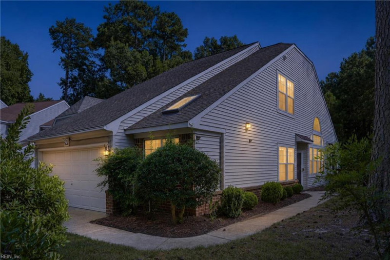 Photo 3 of 29 residential for sale in York County virginia
