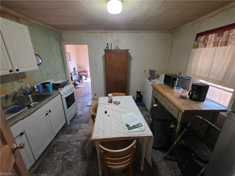 Photo 6 of 9 residential for sale in Portsmouth virginia
