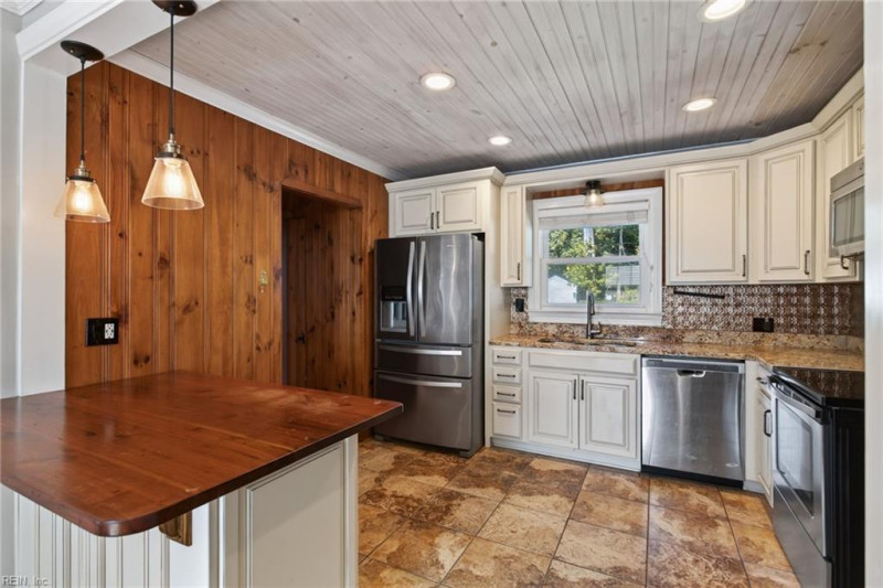 Photo 13 of 39 residential for sale in Newport News virginia