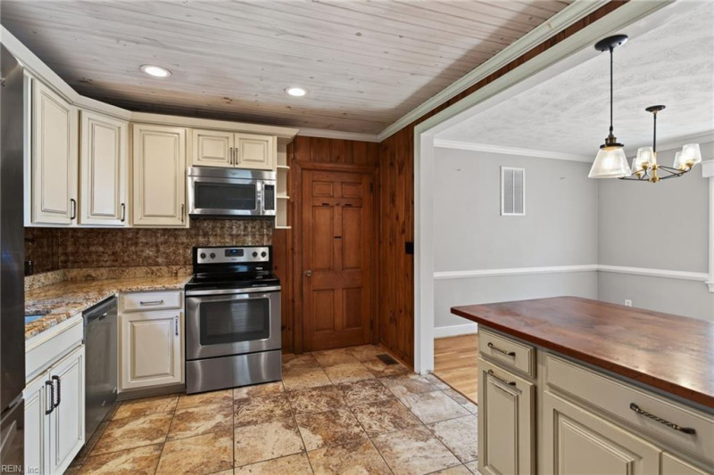 Photo 17 of 39 residential for sale in Newport News virginia