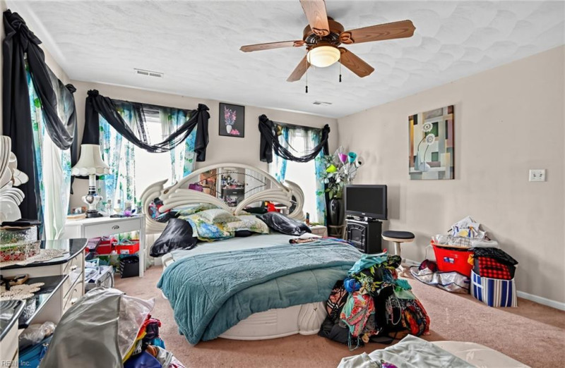 Photo 18 of 31 residential for sale in Norfolk virginia
