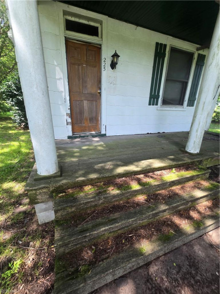 Photo 6 of 7 residential for sale in Hampton virginia