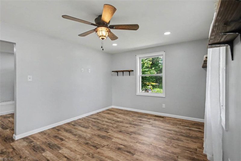 Photo 10 of 40 residential for sale in Hopewell City virginia