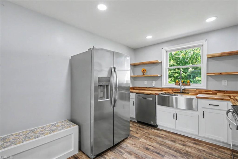 Photo 14 of 40 residential for sale in Hopewell City virginia
