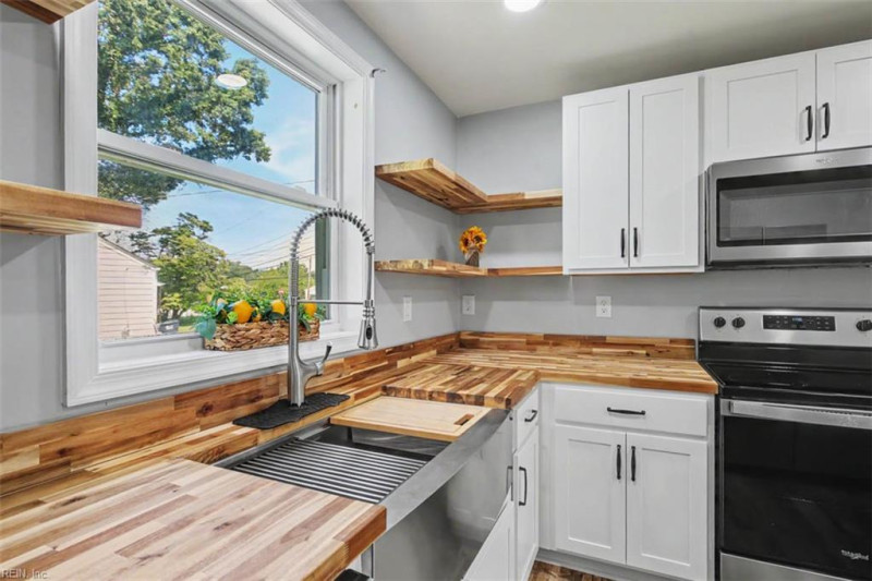 Photo 18 of 40 residential for sale in Hopewell City virginia