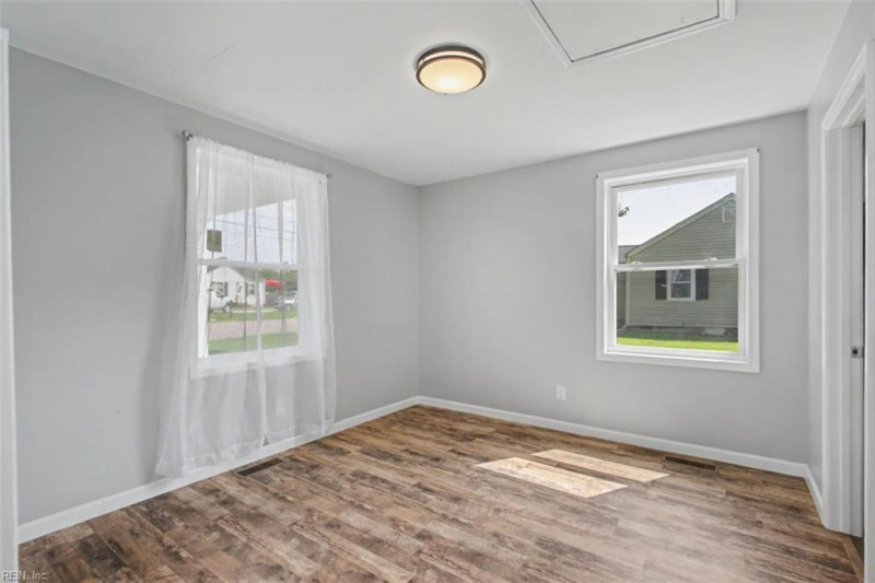 Photo 25 of 40 residential for sale in Hopewell City virginia