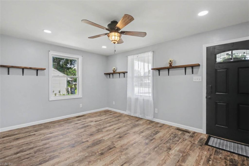 Photo 7 of 40 residential for sale in Hopewell City virginia