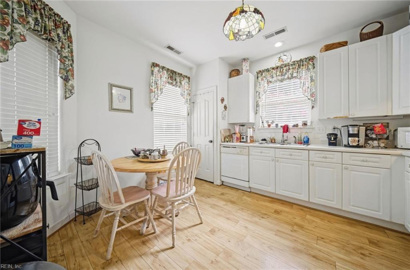 Photo 13 of 39 residential for sale in Virginia Beach virginia