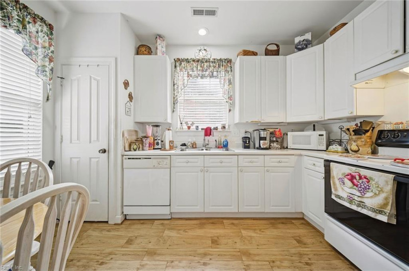 Photo 14 of 39 residential for sale in Virginia Beach virginia
