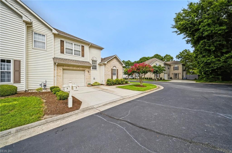 Photo 2 of 39 residential for sale in Virginia Beach virginia