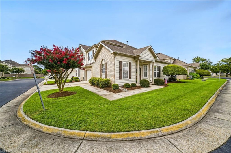 Photo 4 of 39 residential for sale in Virginia Beach virginia