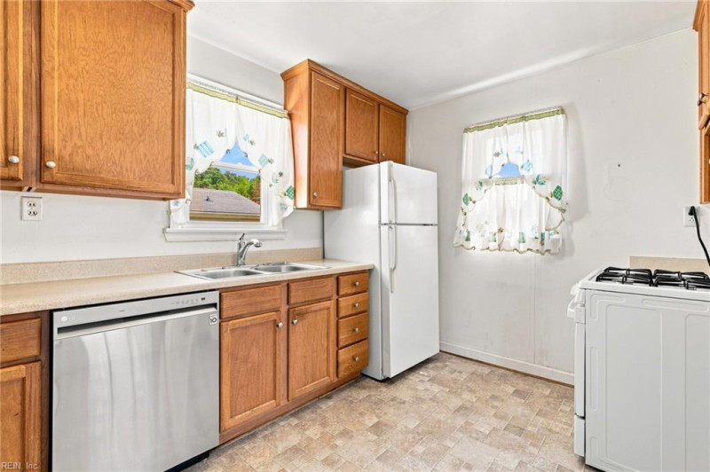 Photo 10 of 27 residential for sale in Norfolk virginia