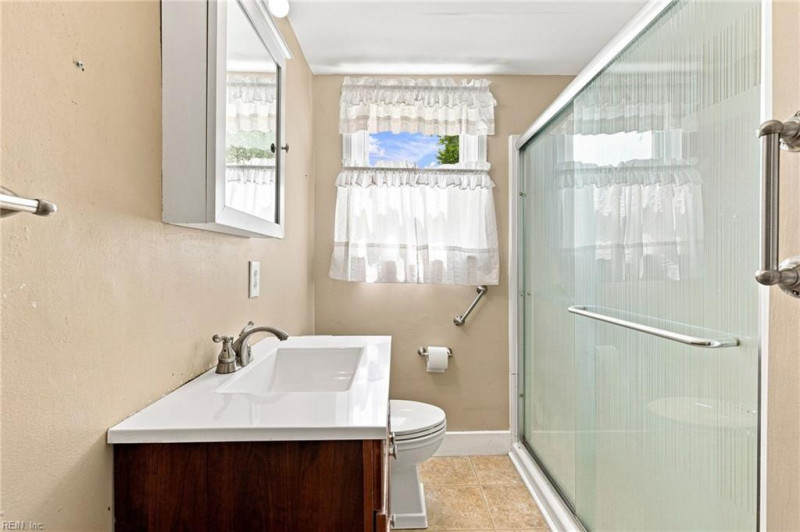 Photo 11 of 27 residential for sale in Norfolk virginia