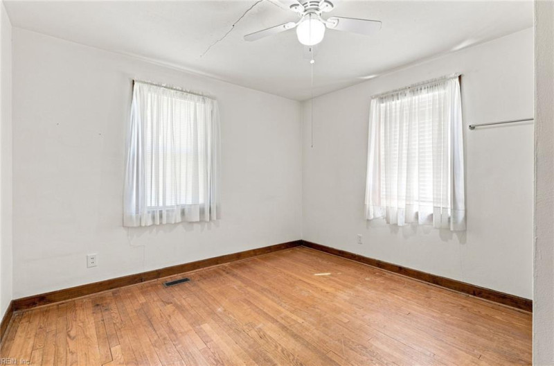 Photo 13 of 27 residential for sale in Norfolk virginia