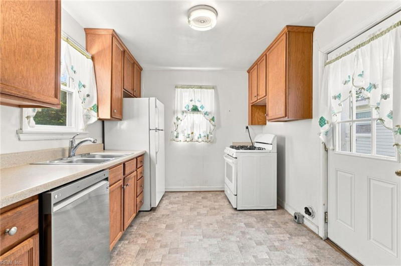 Photo 9 of 27 residential for sale in Norfolk virginia