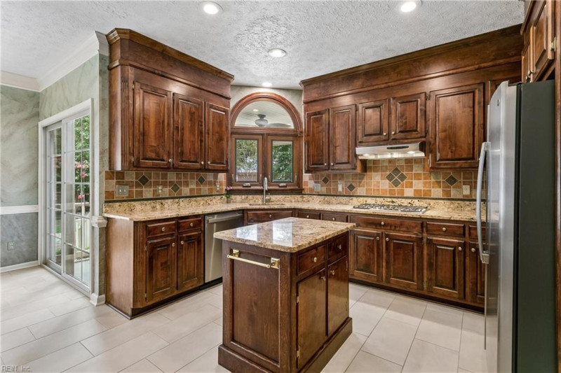 Photo 17 of 50 residential for sale in York County virginia