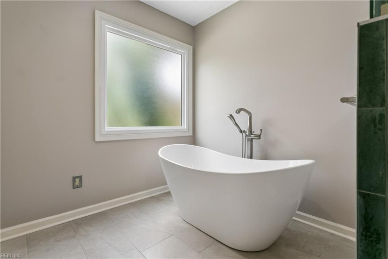 Photo 33 of 50 residential for sale in York County virginia