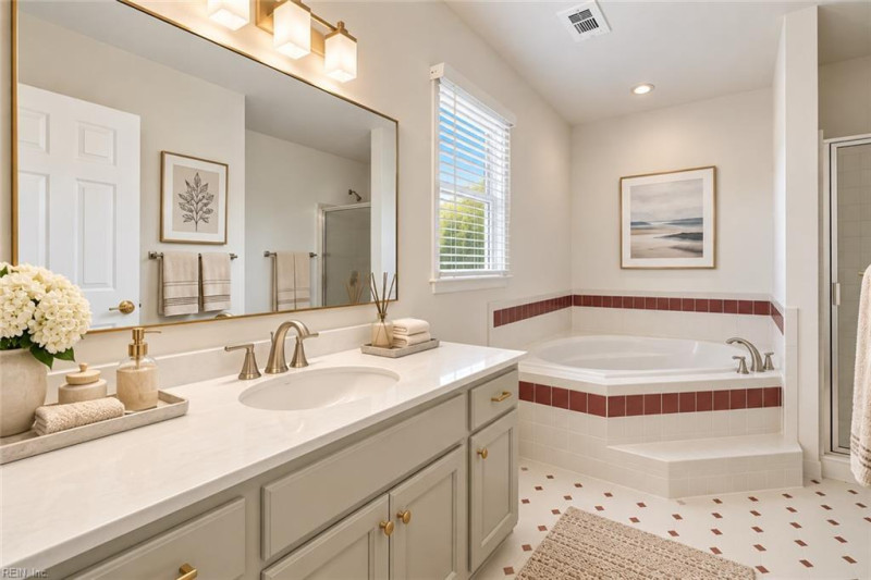 Photo 18 of 24 residential for sale in Portsmouth virginia