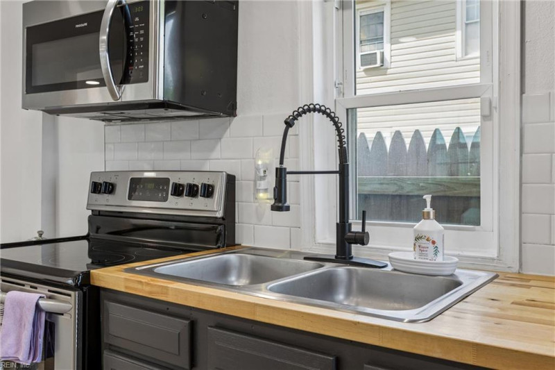 Photo 13 of 30 residential for sale in Norfolk virginia
