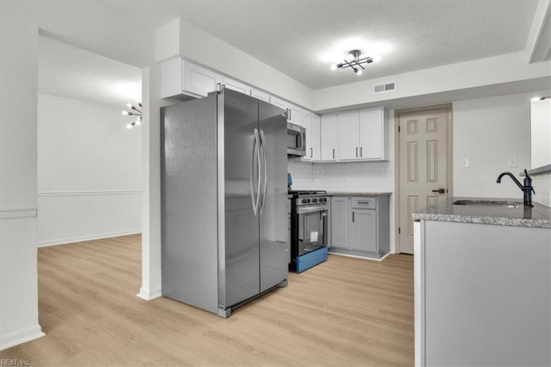 Photo 11 of 40 residential for sale in Virginia Beach virginia