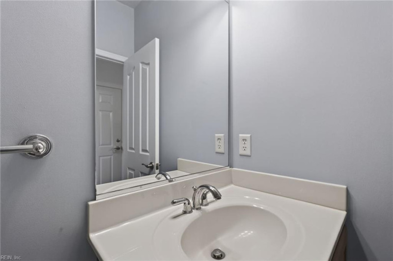 Photo 10 of 32 residential for sale in Chesapeake virginia